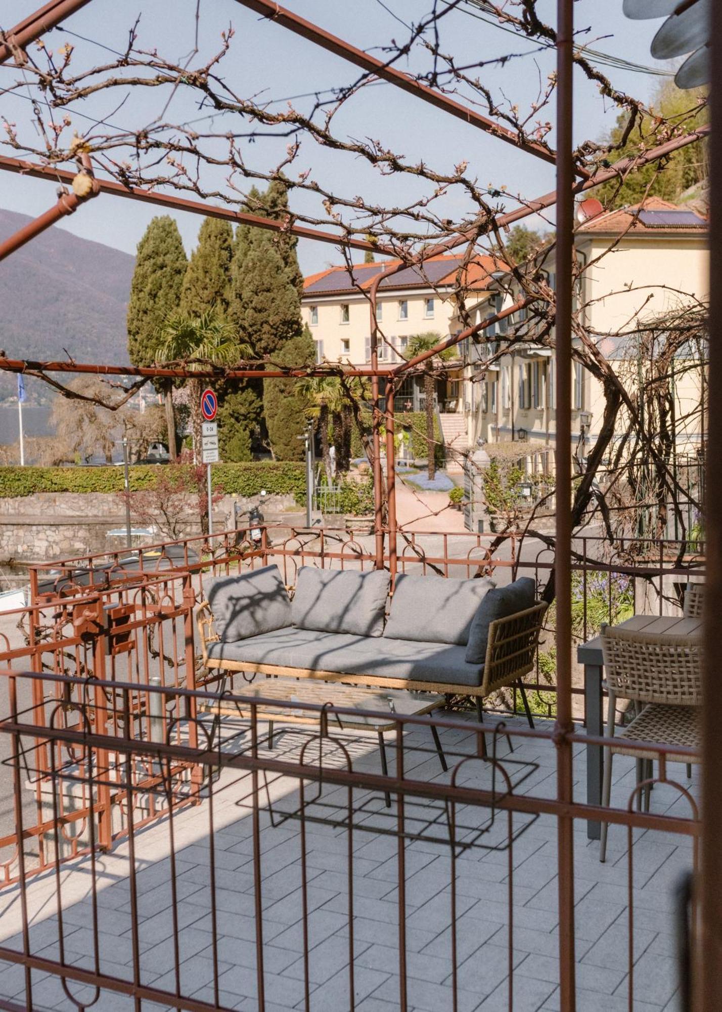 Charming Moment Di Villa Porta - La Vigna Luino Luaran gambar